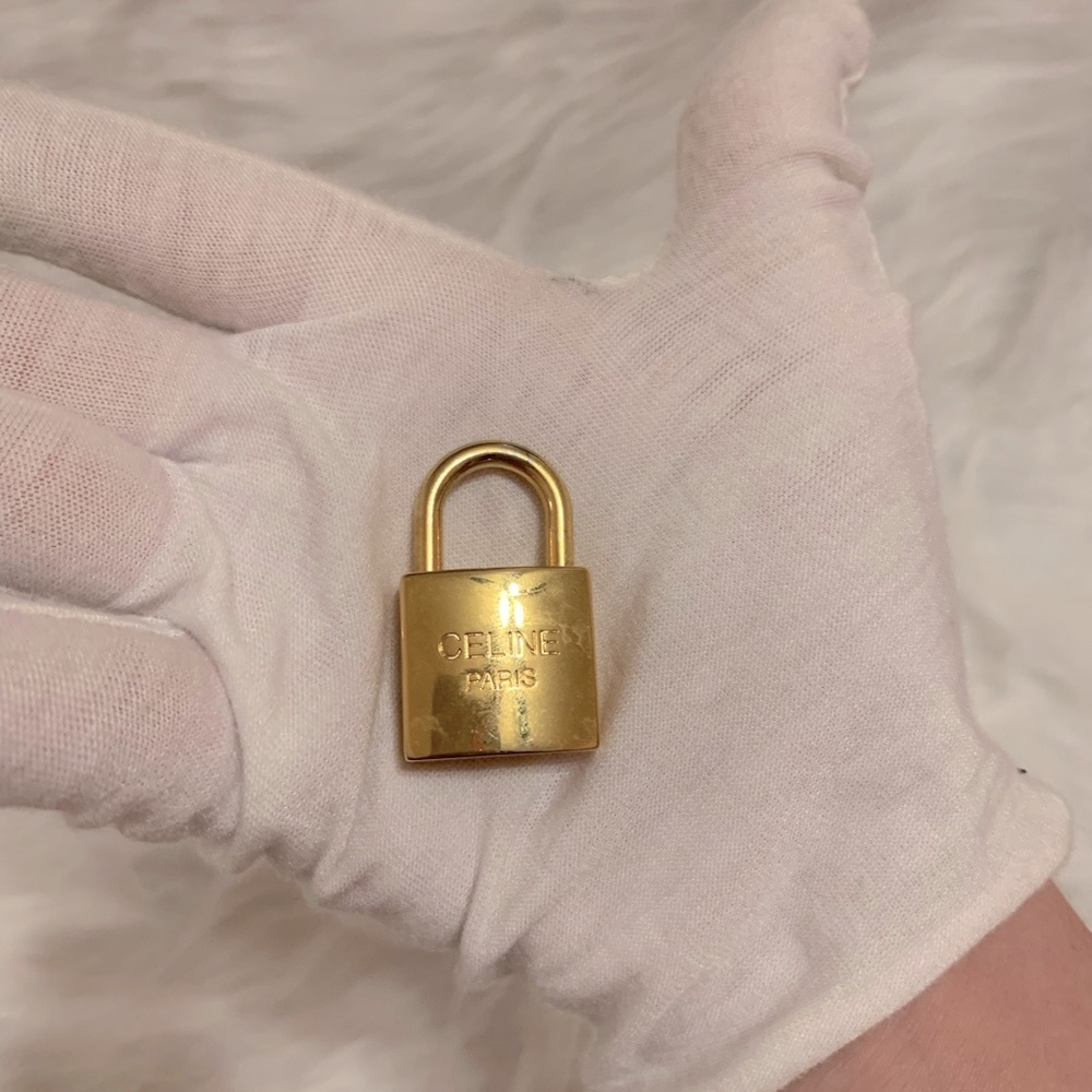 0250 Celine Lock no key